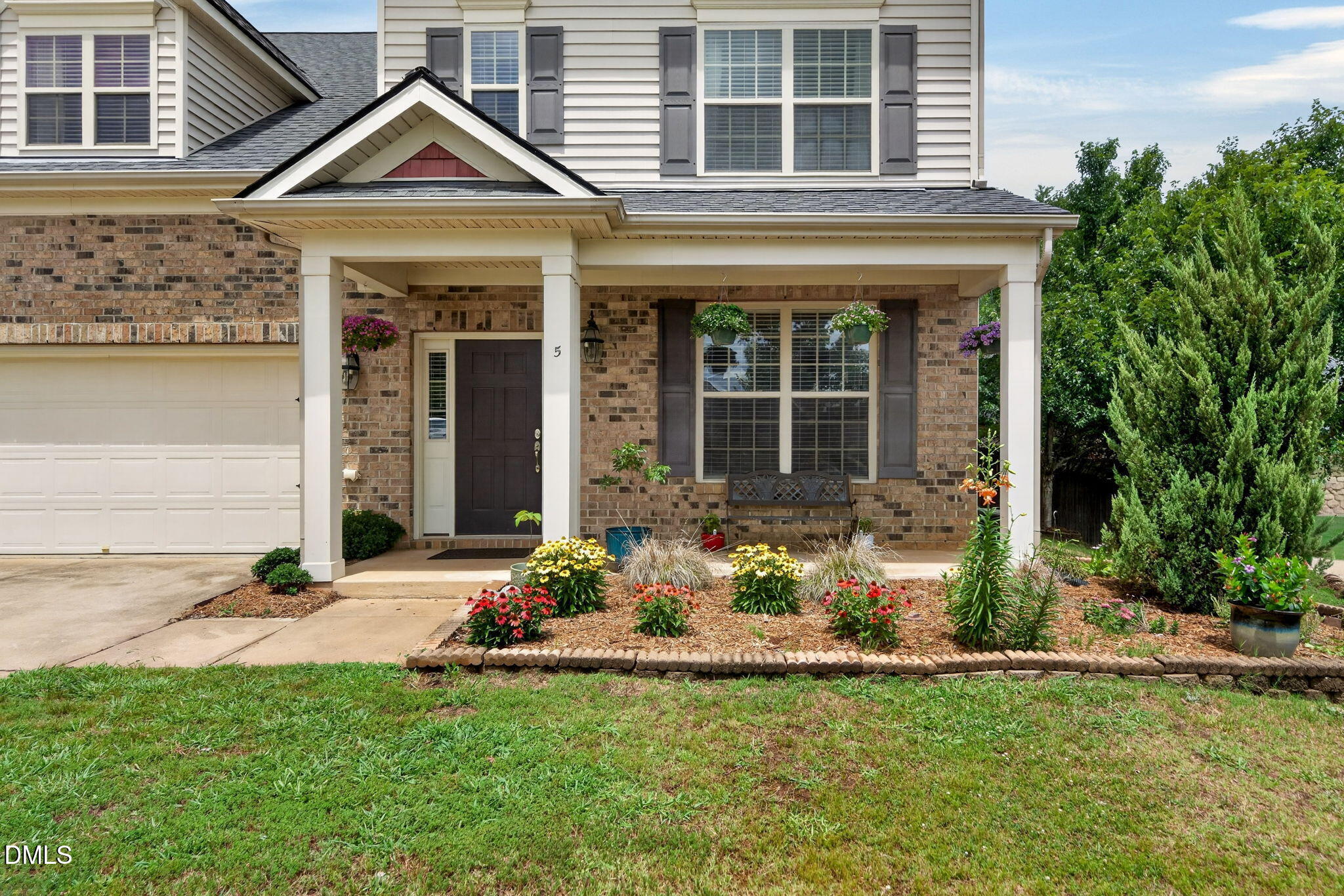 5 E Smoketree Court
