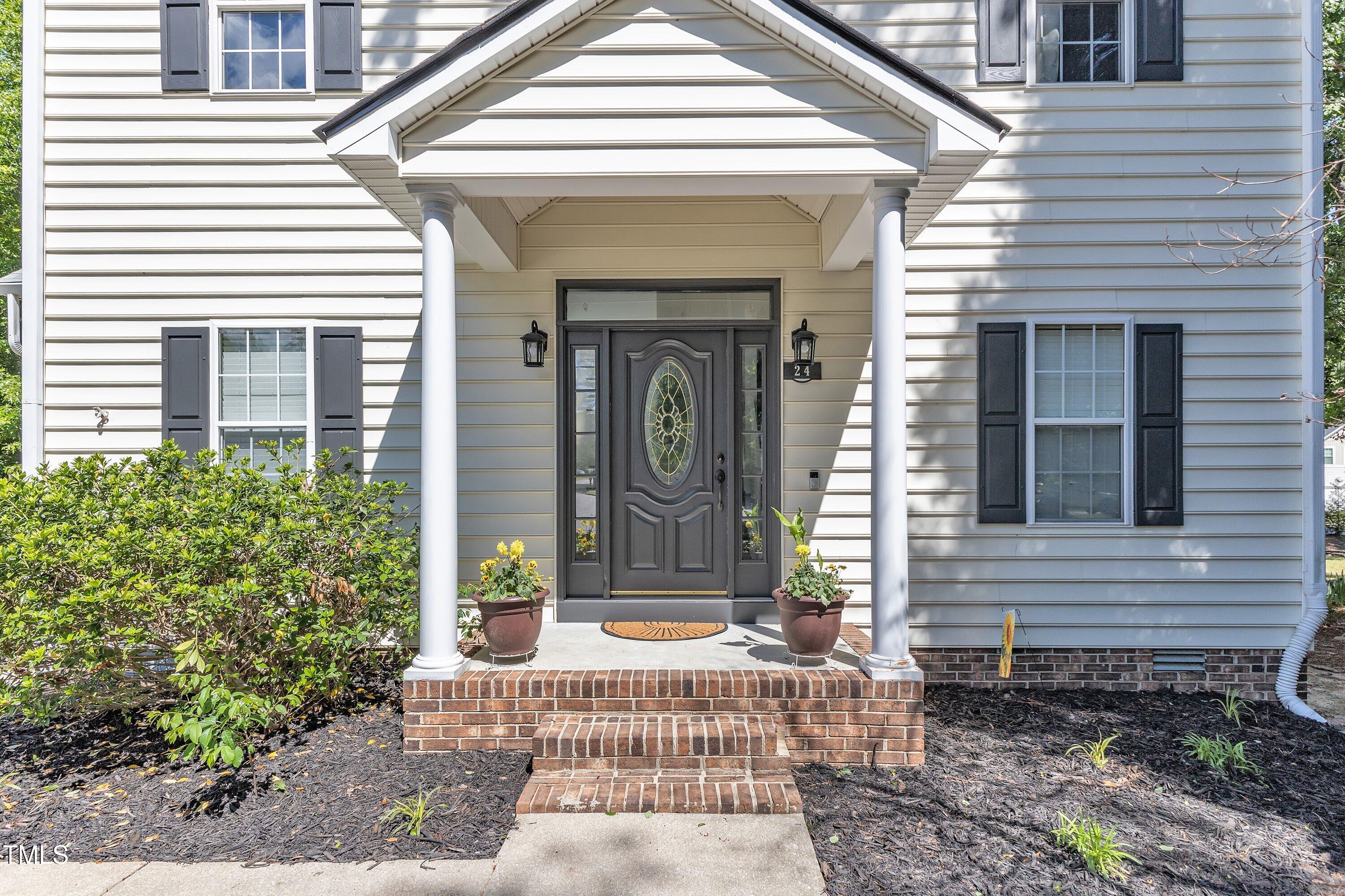 24 W Canterbury Court