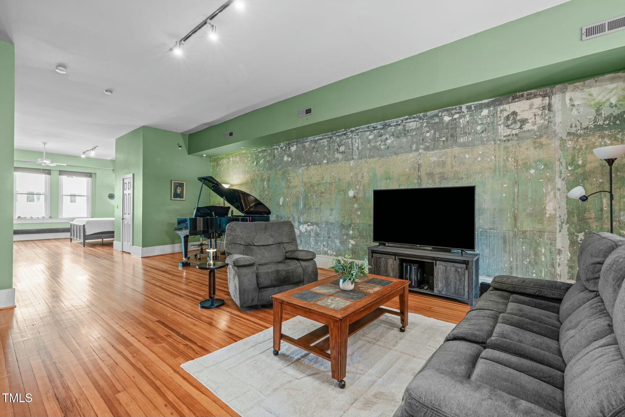 323 W Main Street Unit C