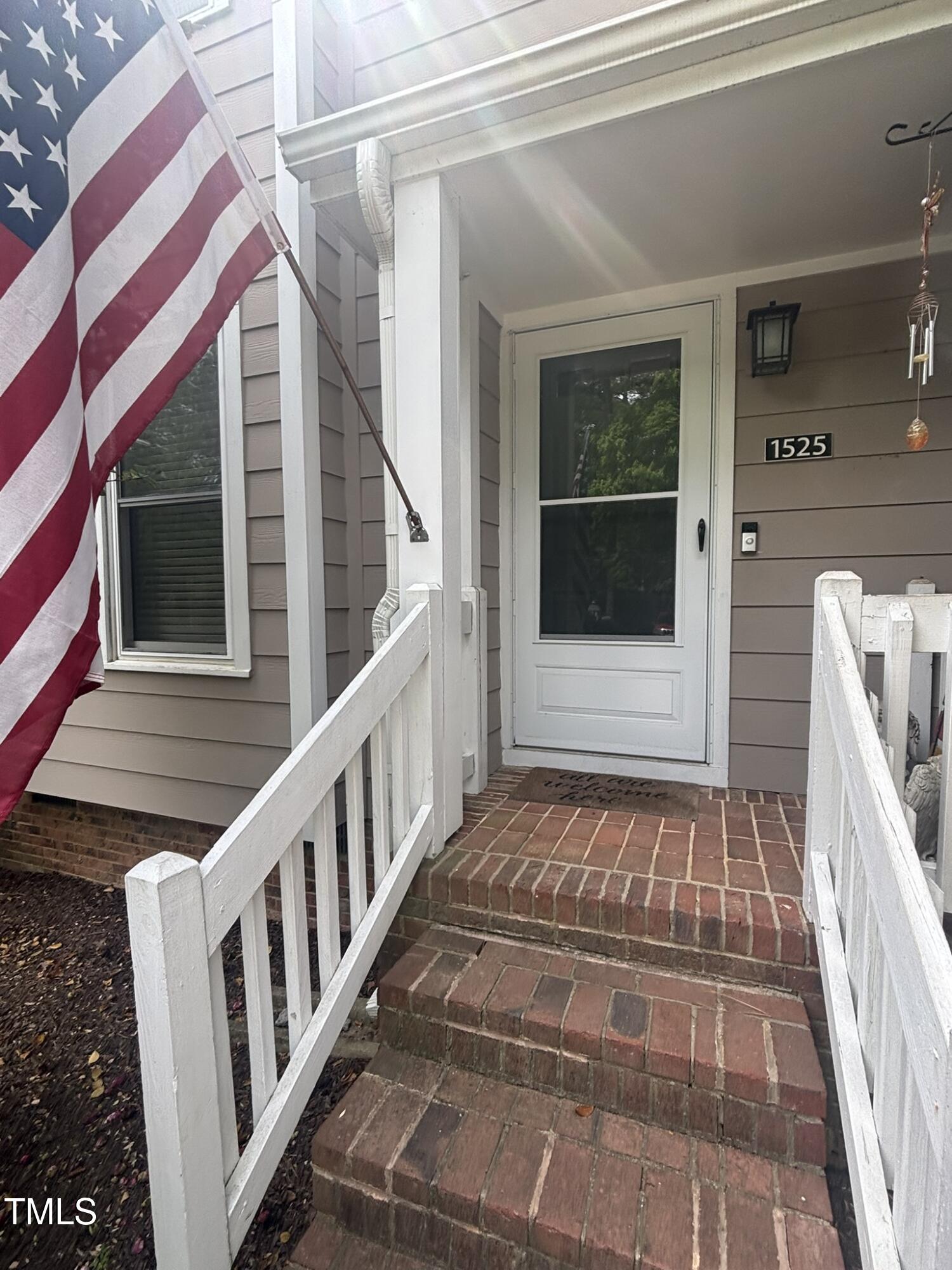 1525 Edgeside Court