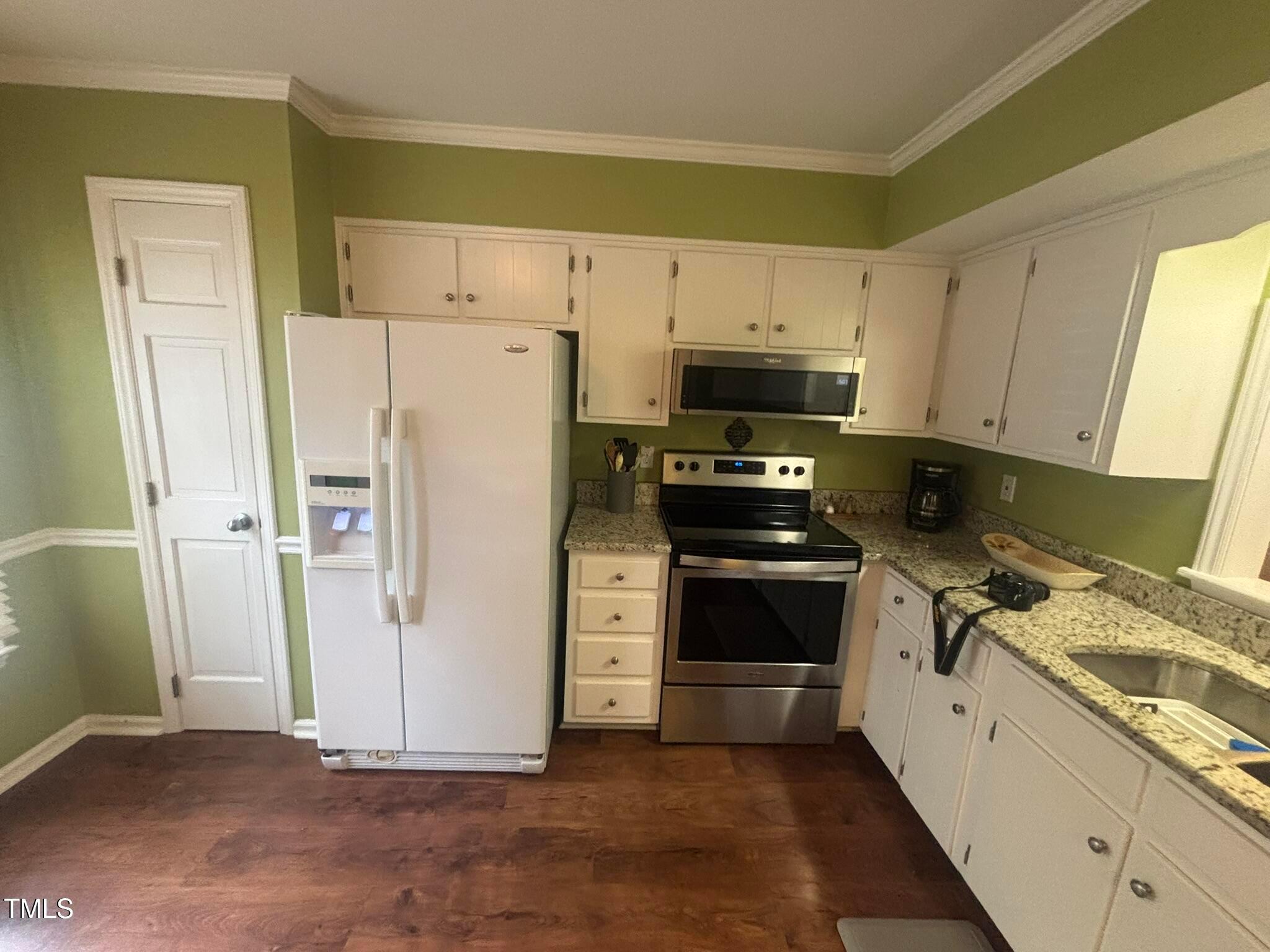 1525 Edgeside Court