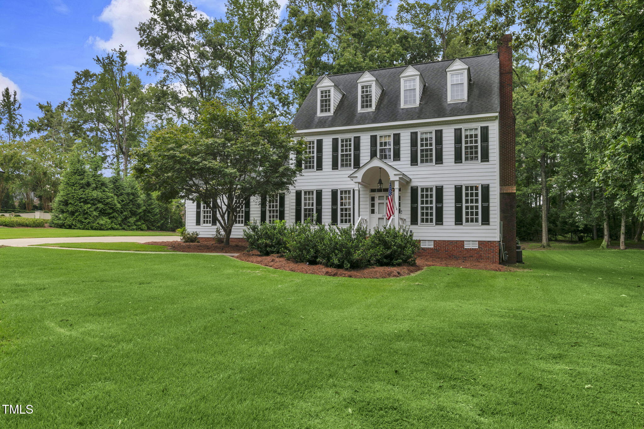 2811 Deerfield Lane N