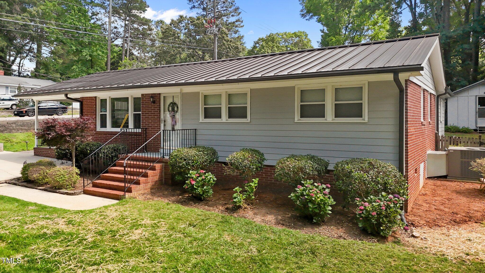 203 W Boundary Street