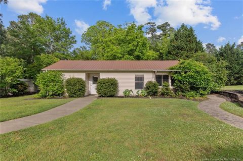 A home in Raeford