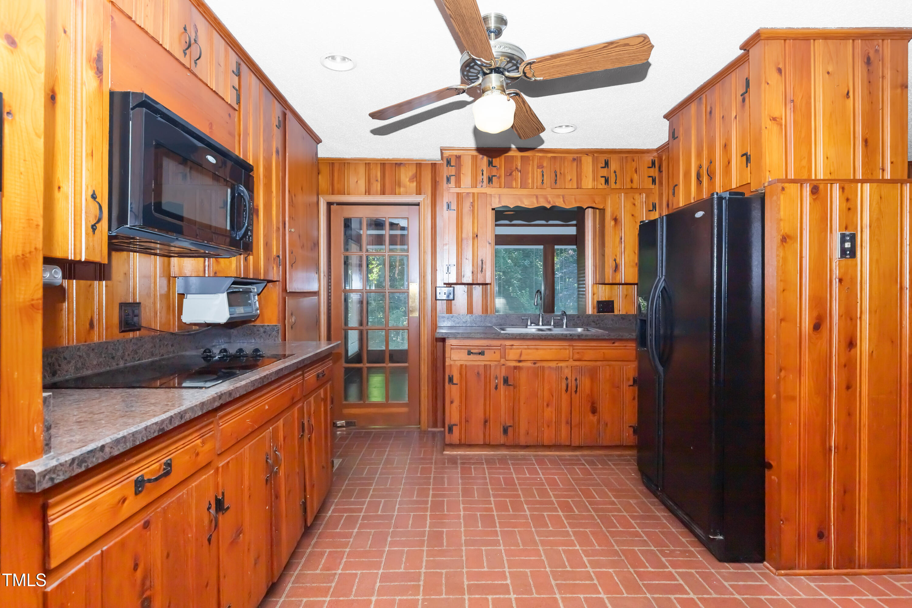707 W Morris Circle