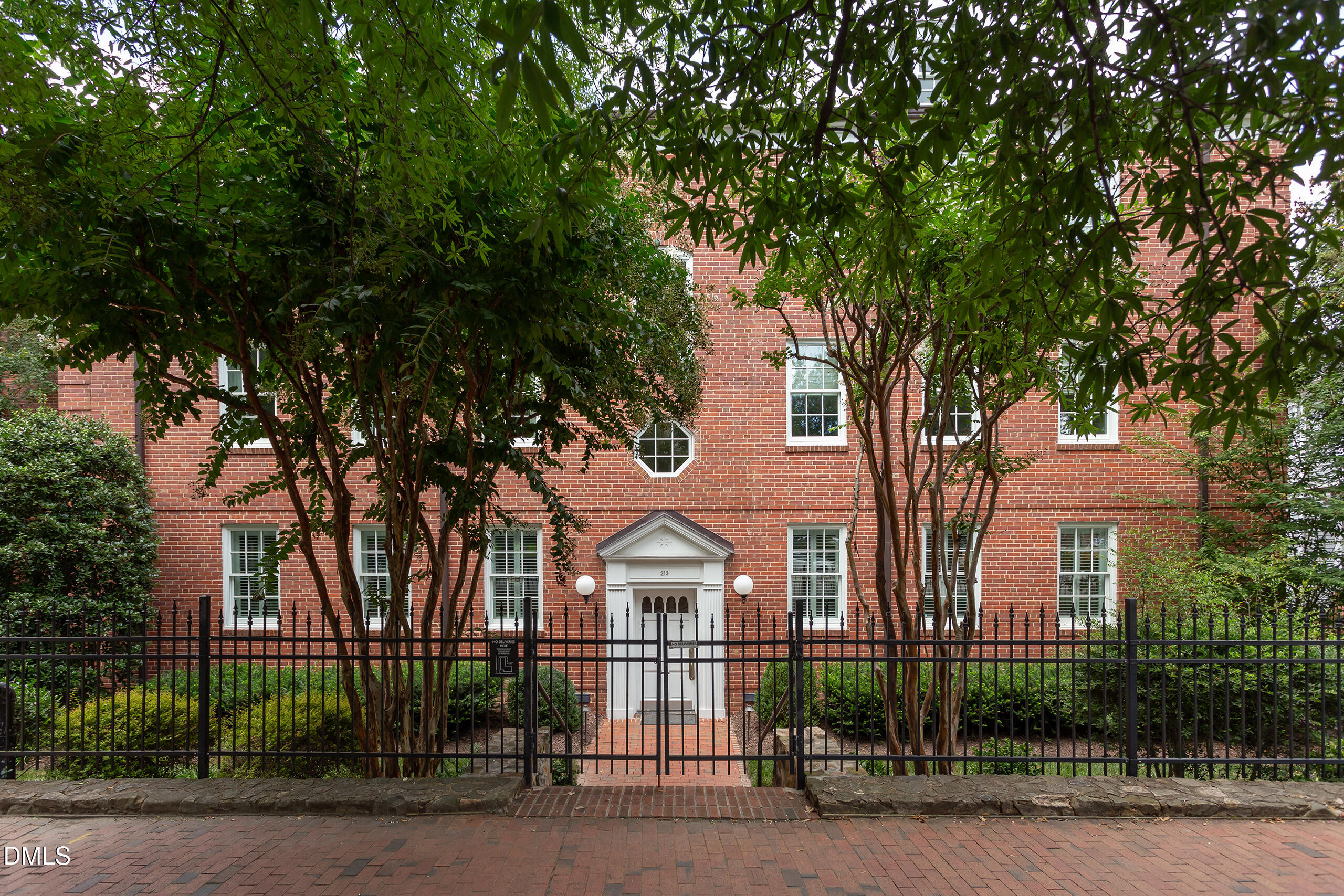 213 E Franklin Street Unit 400