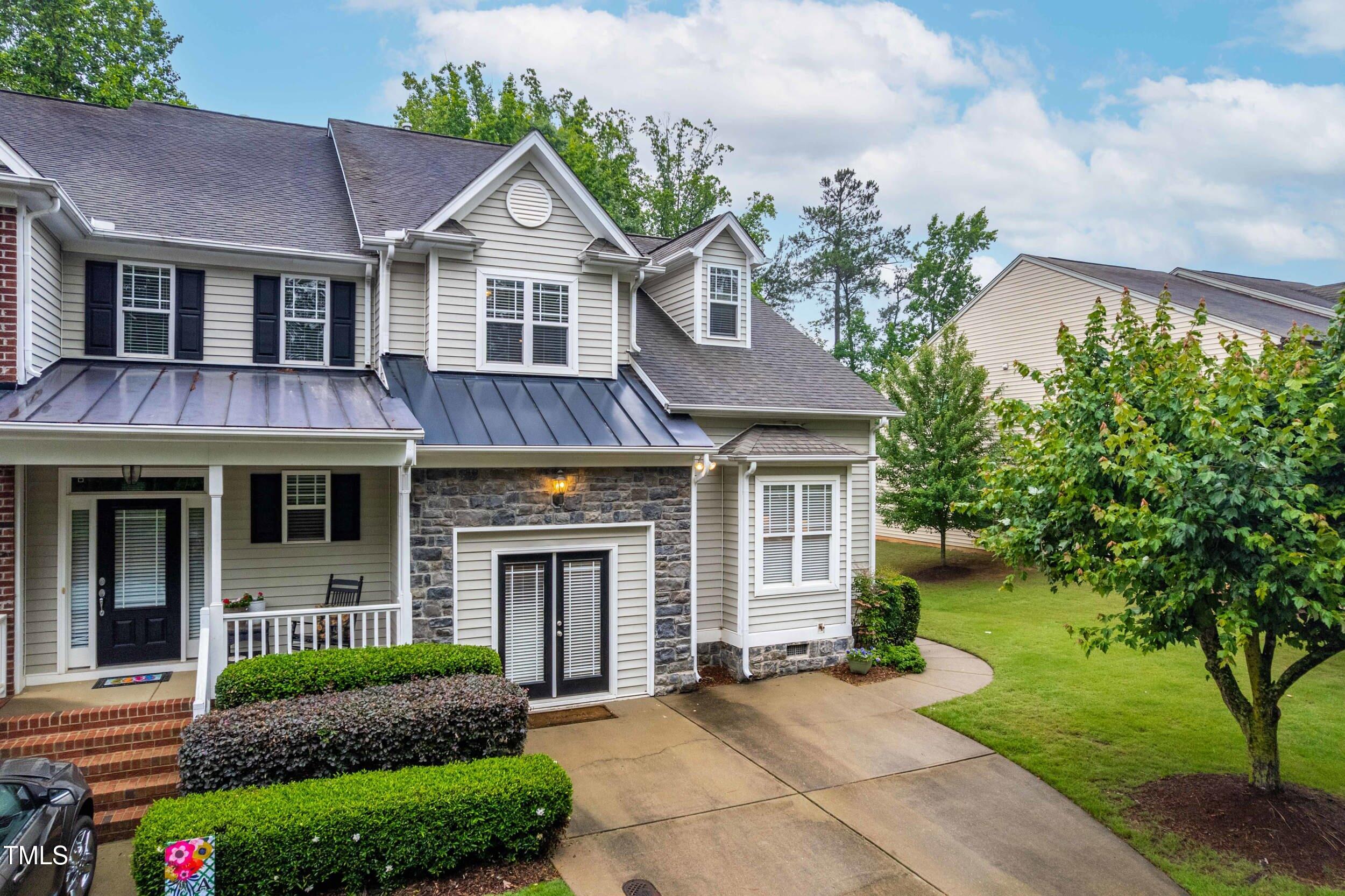 112 River Dell Townes Avenue