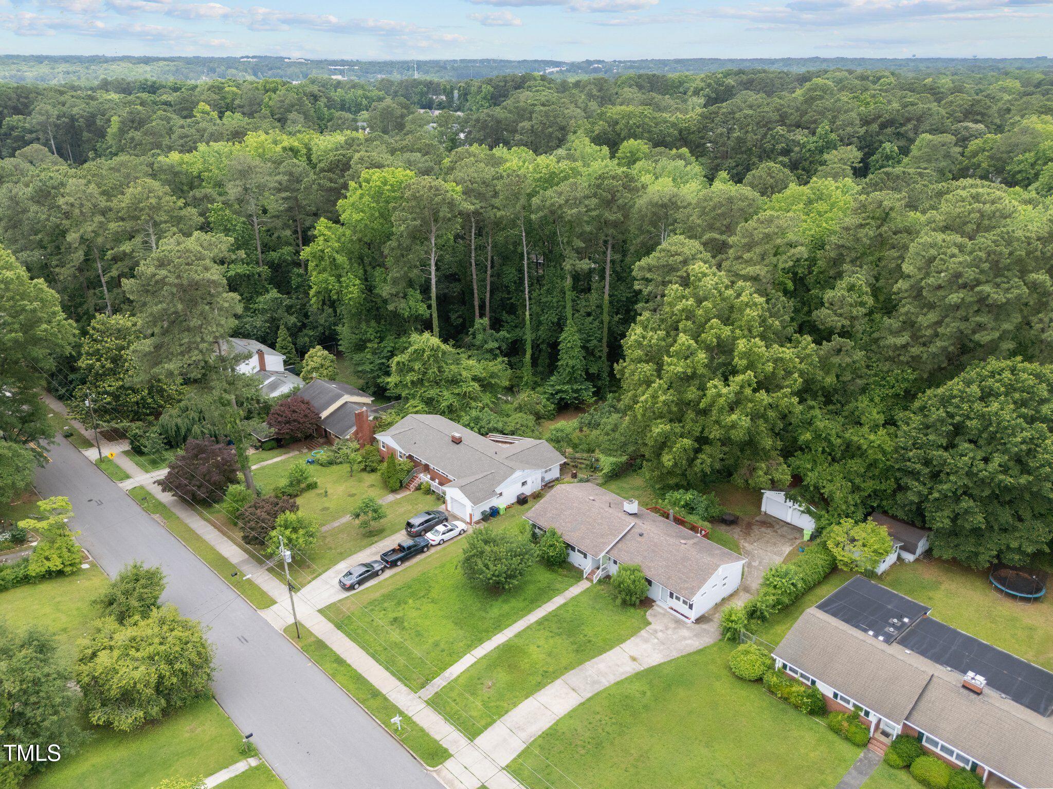 808 Ravenwood Drive