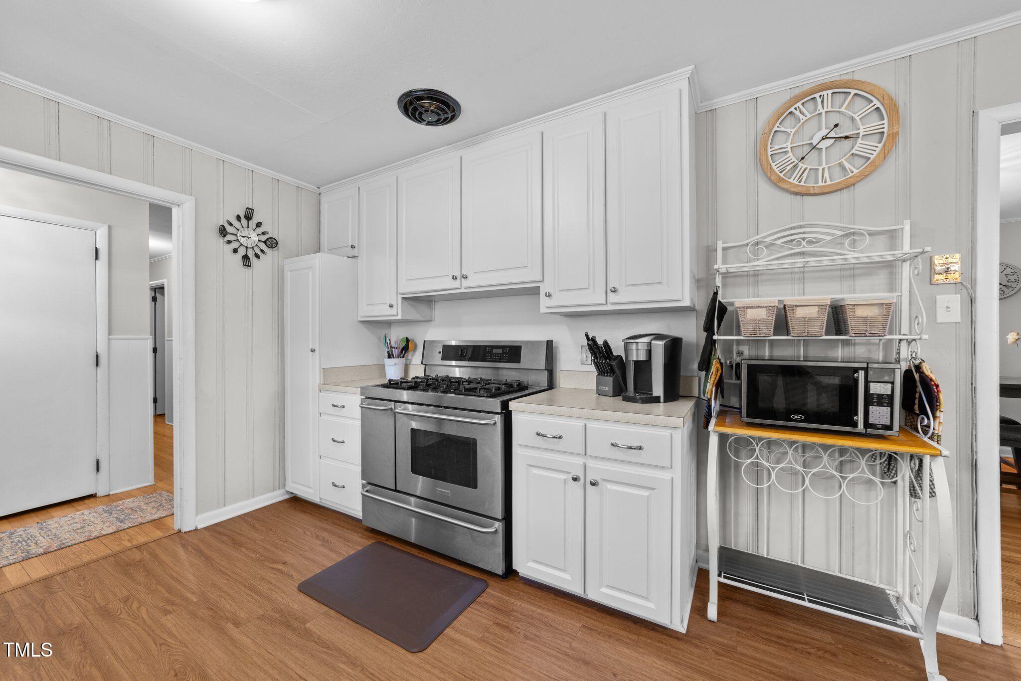 808 Ravenwood Drive