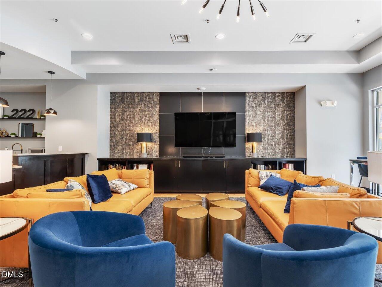 222 Glenwood Avenue 304