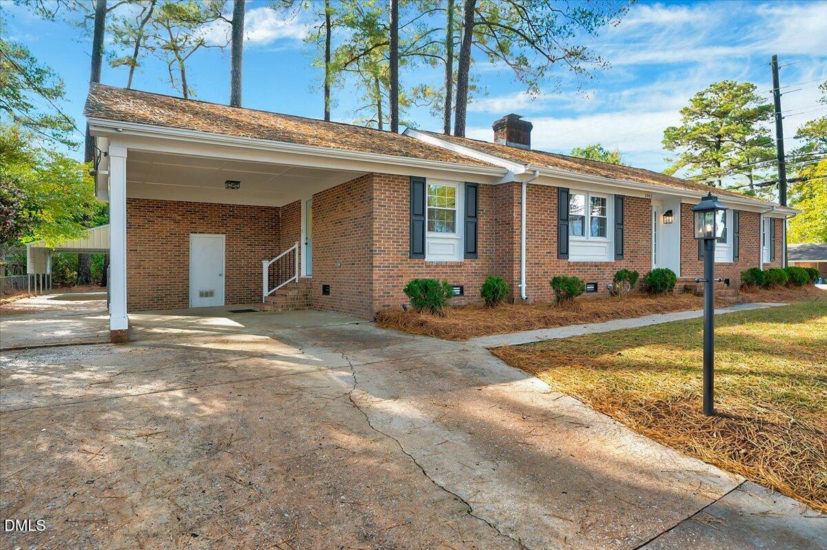 1915 Delwood Drive W