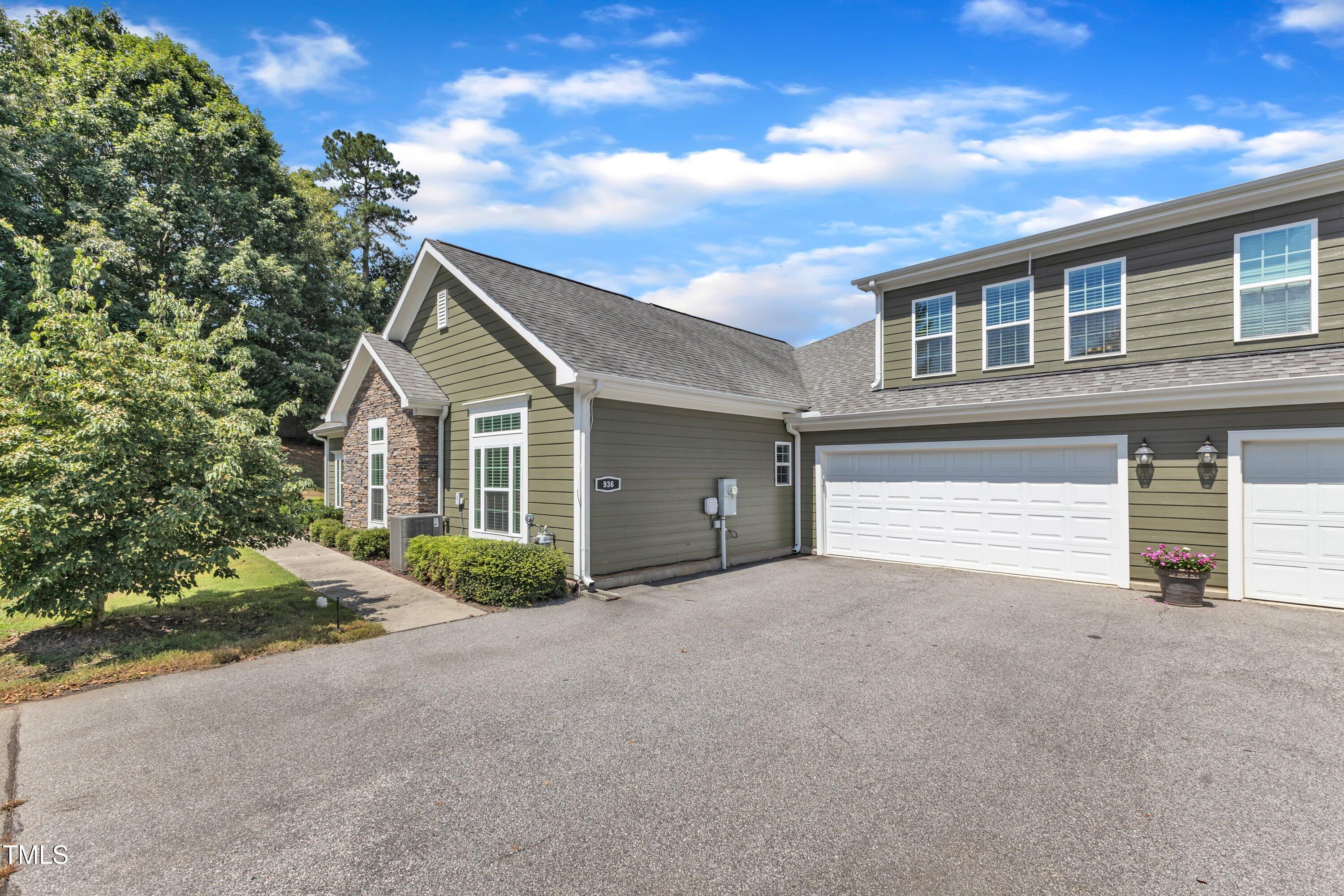 936 Blue Bird Lane