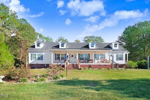 A home in La Grange