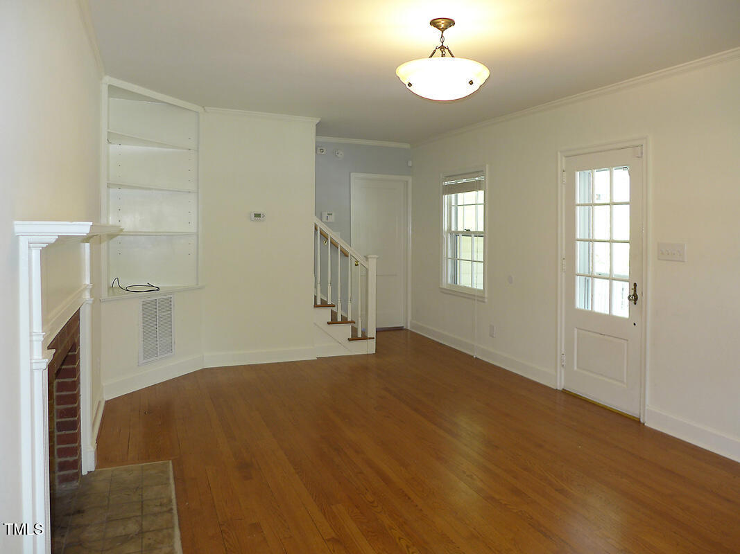 103 W Poplar Avenue