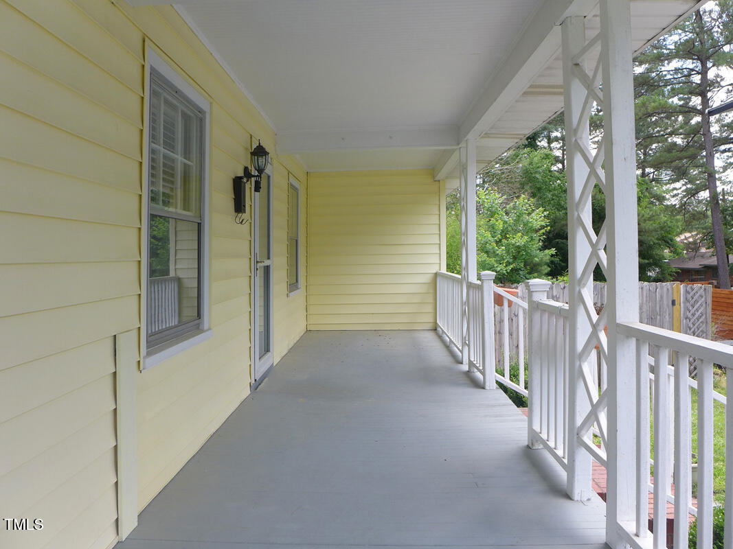 103 W Poplar Avenue