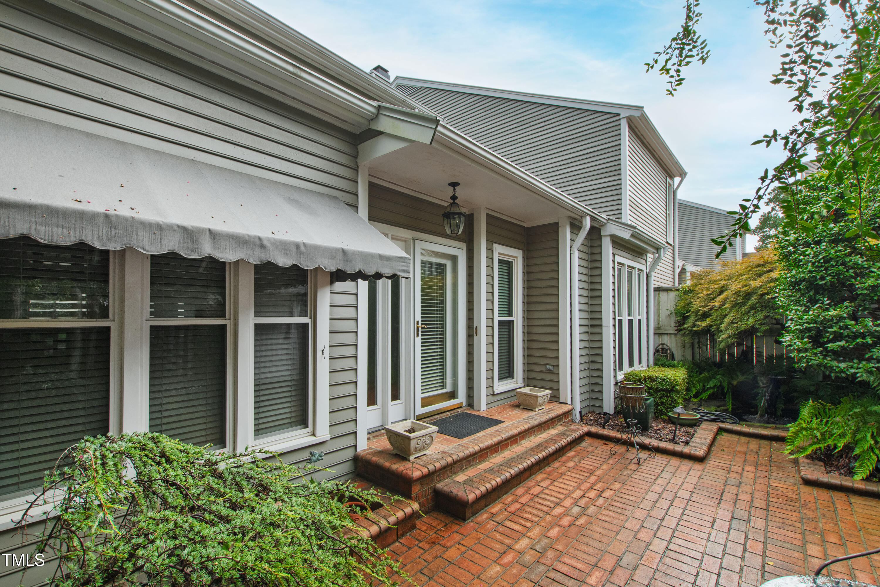 2301 Upper Oaks Way