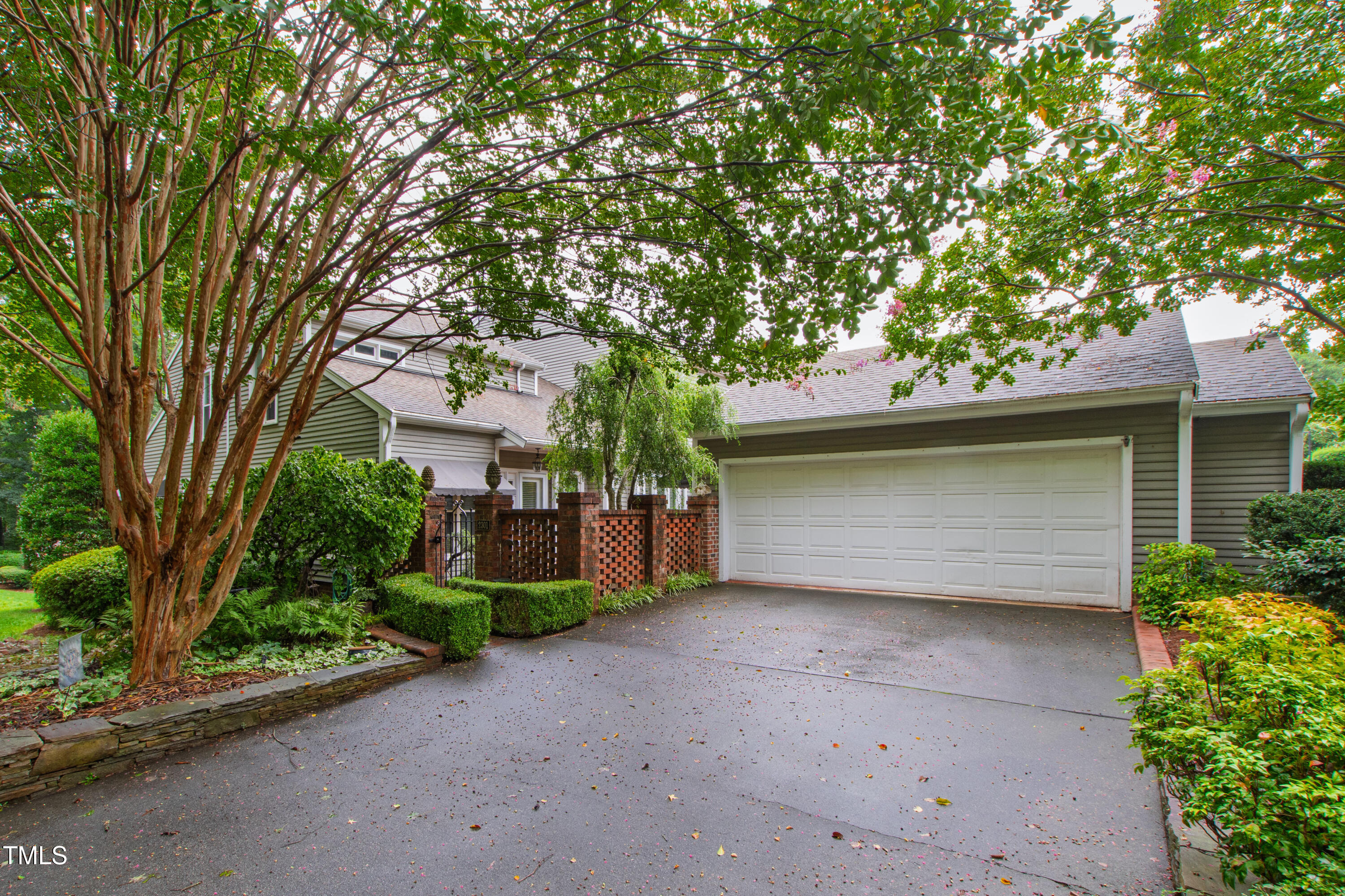 2301 Upper Oaks Way