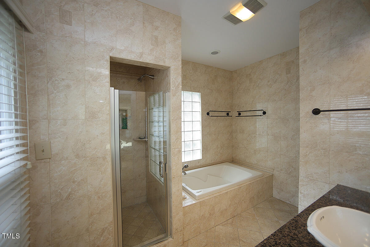 Raleigh, North Carolina 27609, United States, 5 Bedrooms Bedrooms, ,4 BathroomsBathrooms,Residential,Active,206246