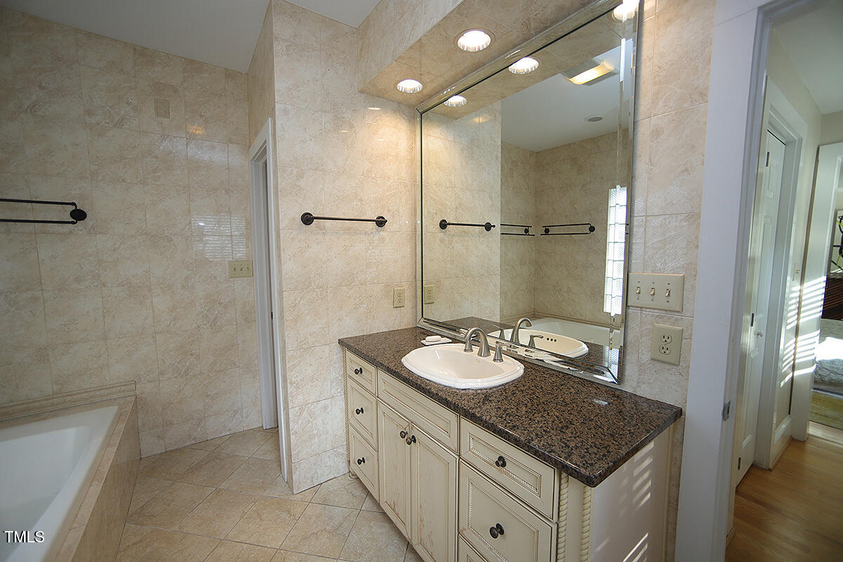 Raleigh, North Carolina 27609, United States, 5 Bedrooms Bedrooms, ,4 BathroomsBathrooms,Residential,Active,206246