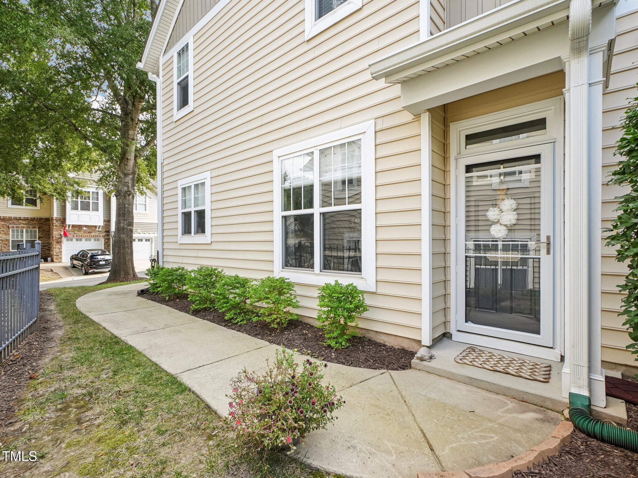 5044 Amber Clay Lane