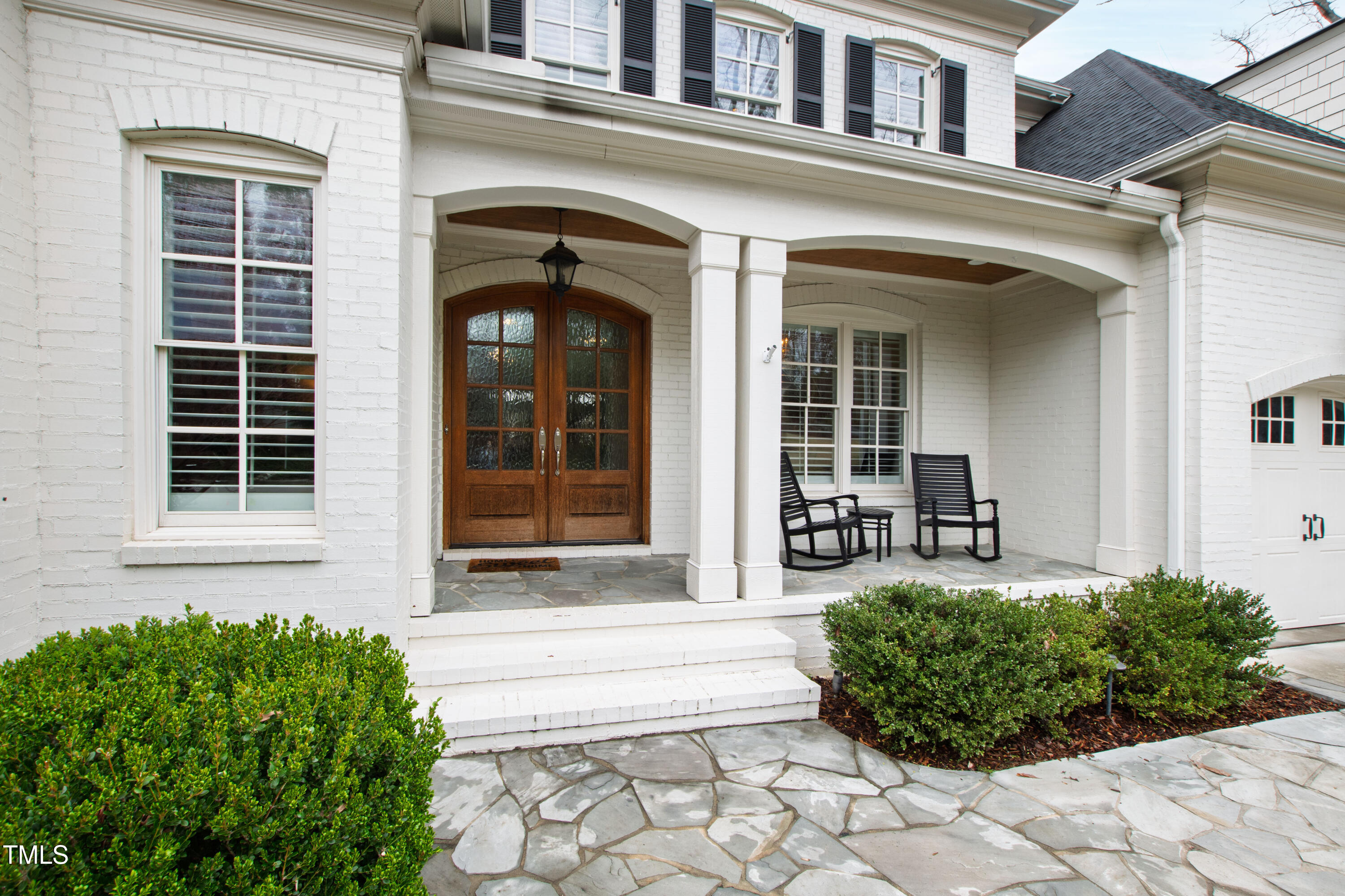 2635 Lakeview Drive