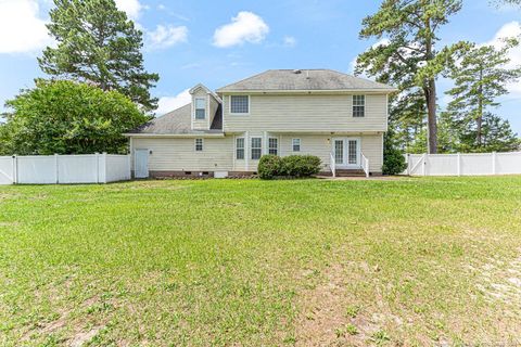 A home in Raeford