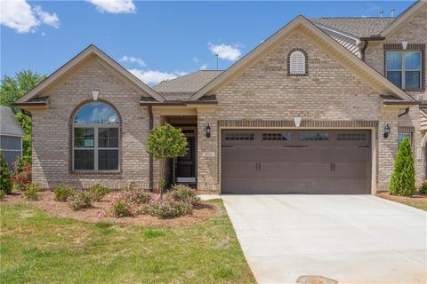 1063 Beechcraft Drive Mebane NC 27302