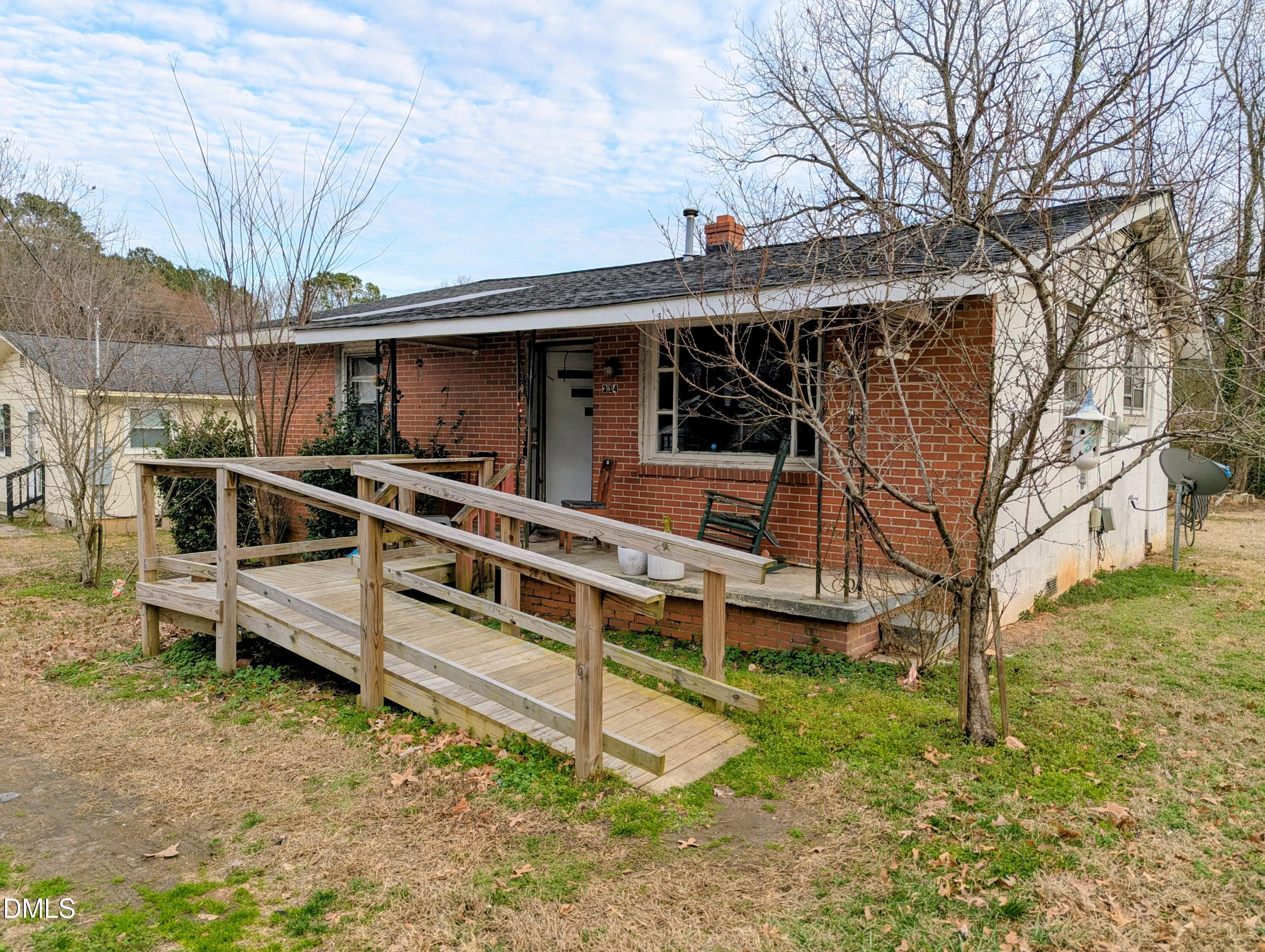 214 E Persimmon Street