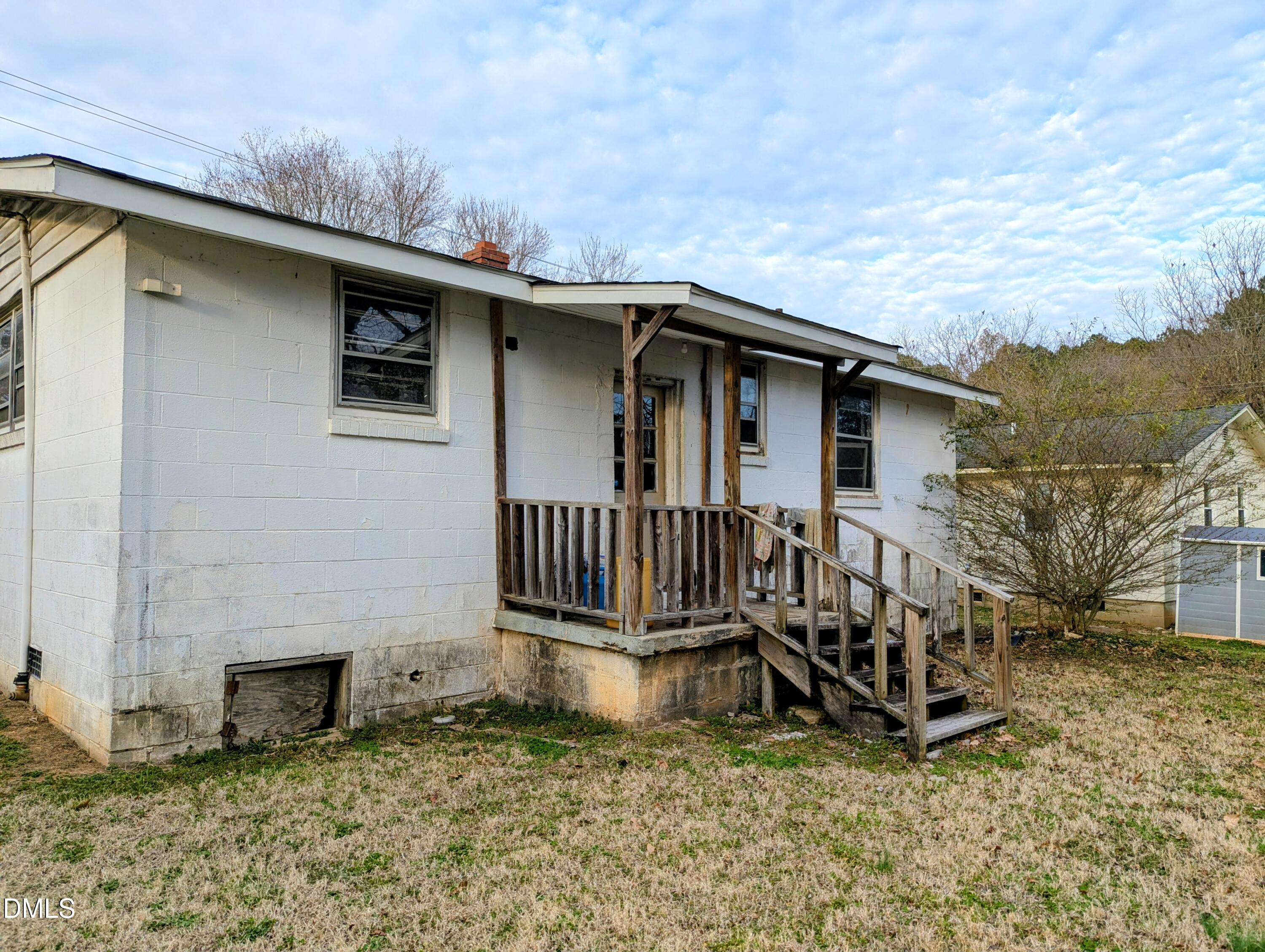 214 E Persimmon Street