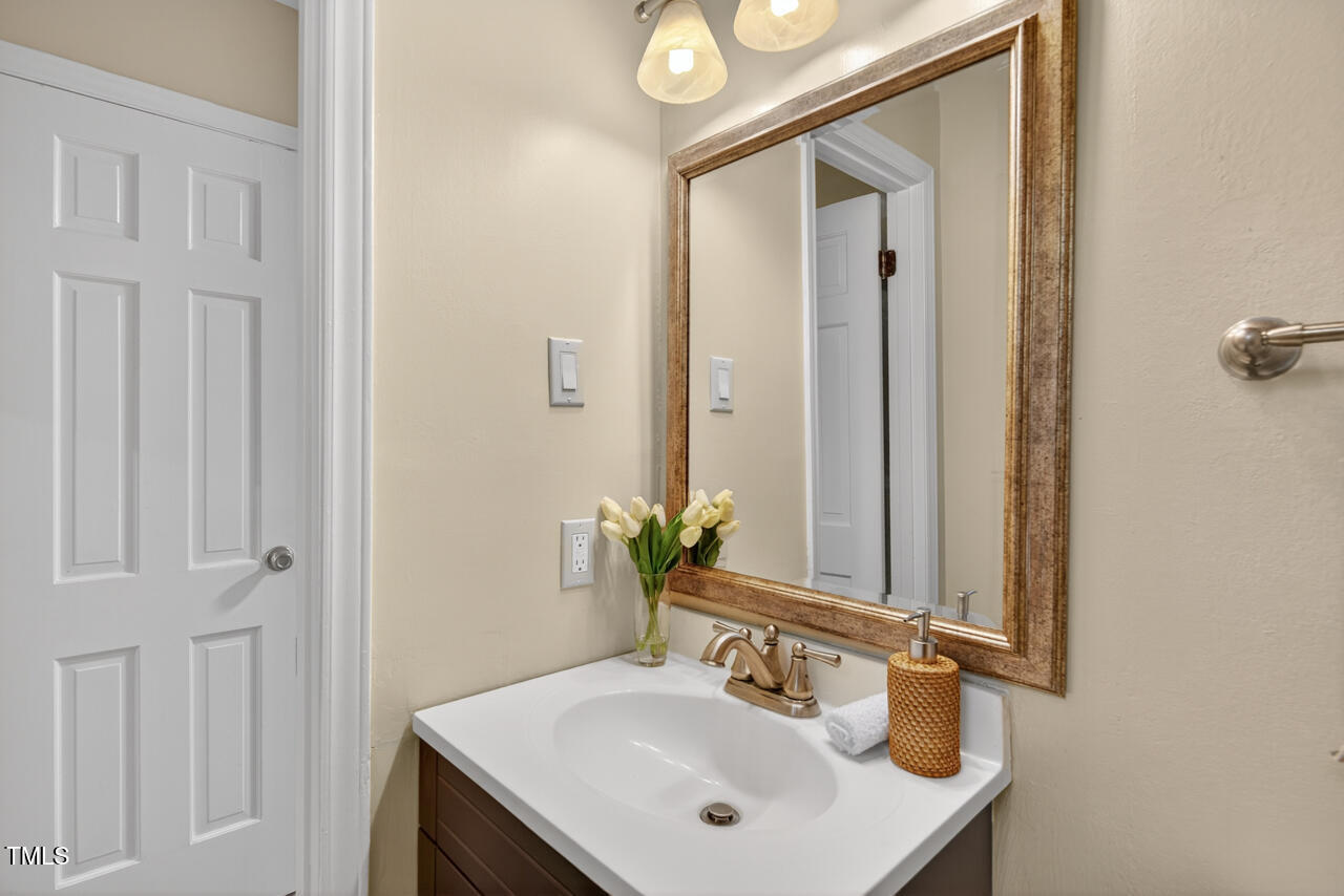 Chapel Hill, North Carolina 27517, United States, 4 Bedrooms Bedrooms, ,3 BathroomsBathrooms,Residential,Active,196950