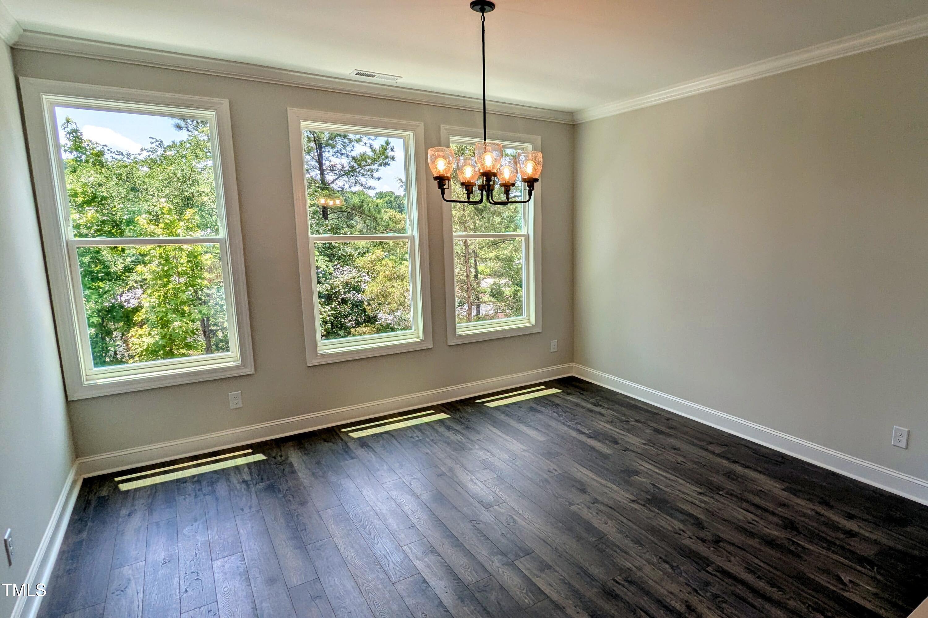 687 Bandon Alley