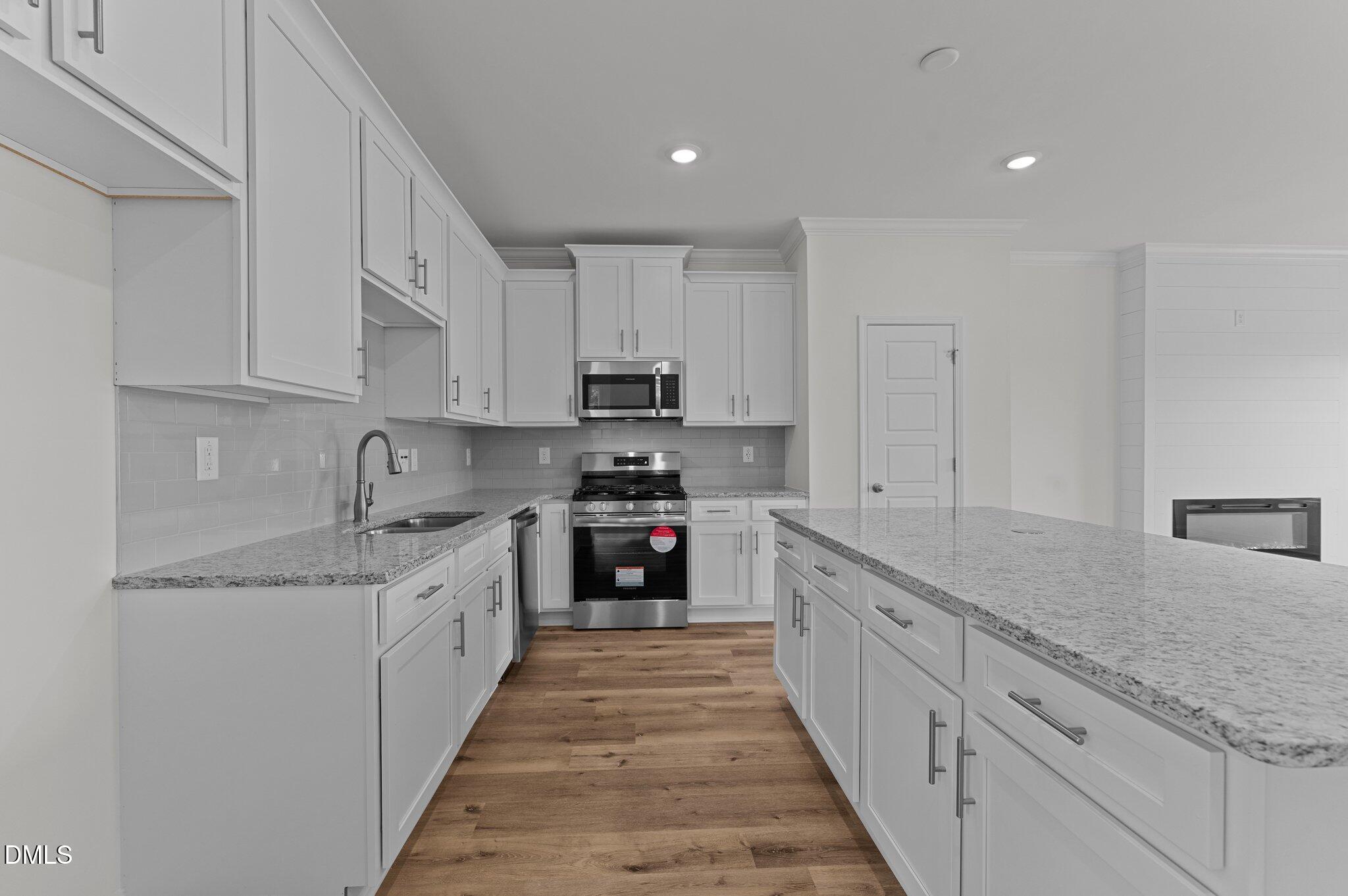 933 Alma Railway Drive 553