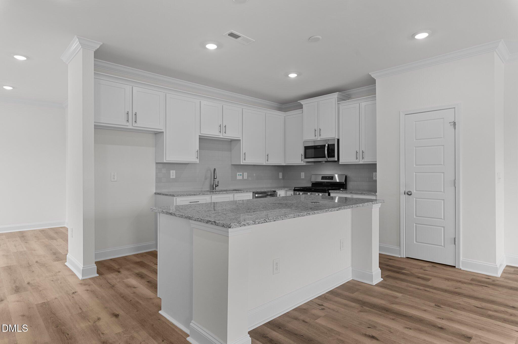 933 Alma Railway Drive 553