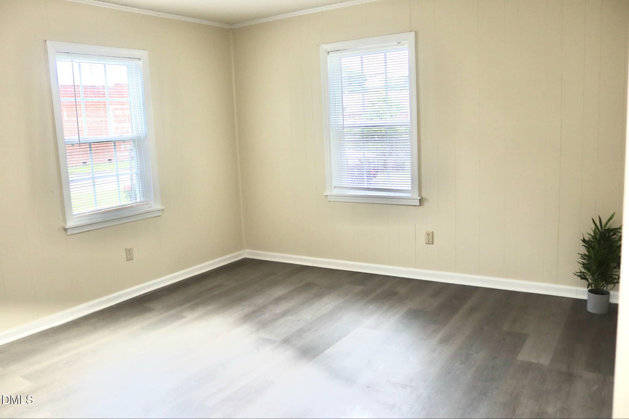 102 E Nash Street E