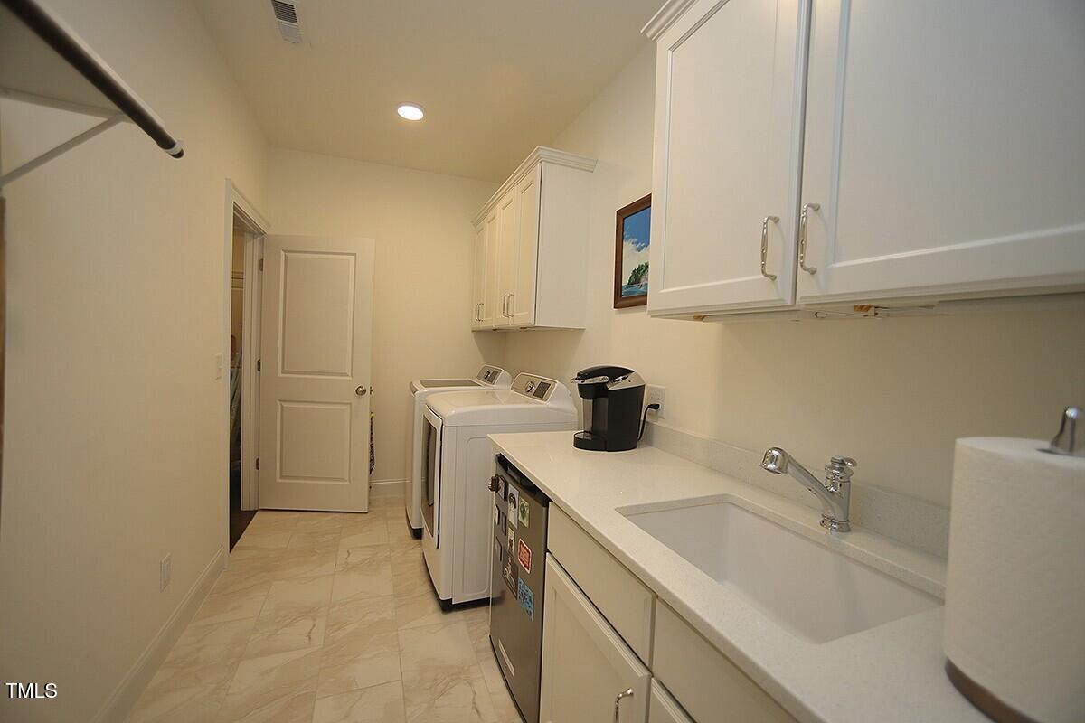 Raleigh, North Carolina 27609, United States, 4 Bedrooms Bedrooms, ,5 BathroomsBathrooms,Residential,Active,147627