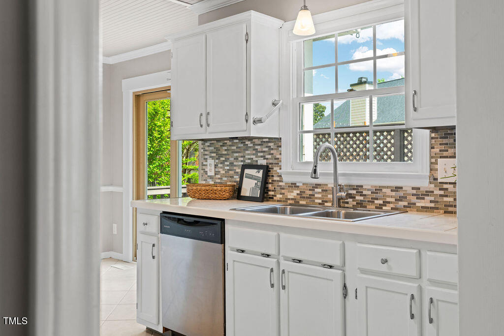 Garner, North Carolina 27529, United States, 3 Bedrooms Bedrooms, ,3 BathroomsBathrooms,Residential,Pending,107564