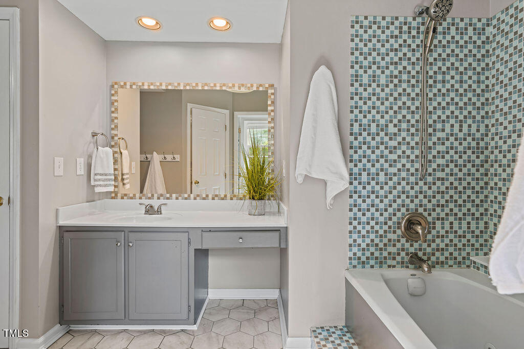 Garner, North Carolina 27529, United States, 3 Bedrooms Bedrooms, ,3 BathroomsBathrooms,Residential,Pending,107564