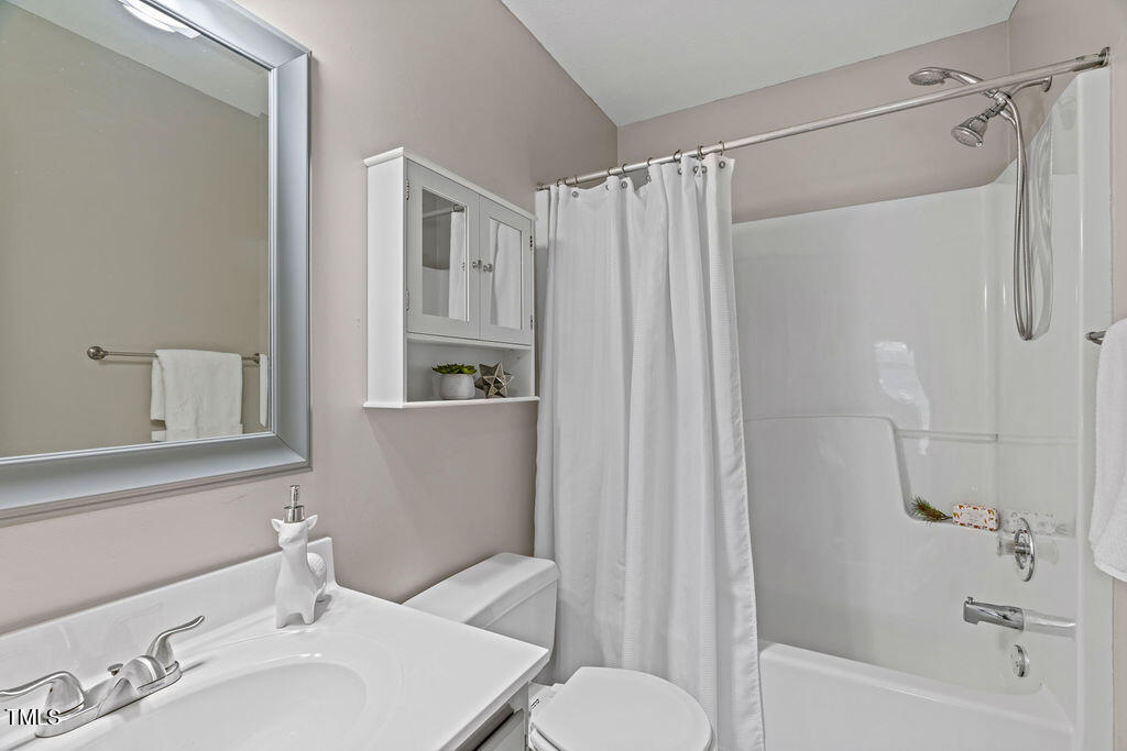 Garner, North Carolina 27529, United States, 3 Bedrooms Bedrooms, ,3 BathroomsBathrooms,Residential,Pending,107564