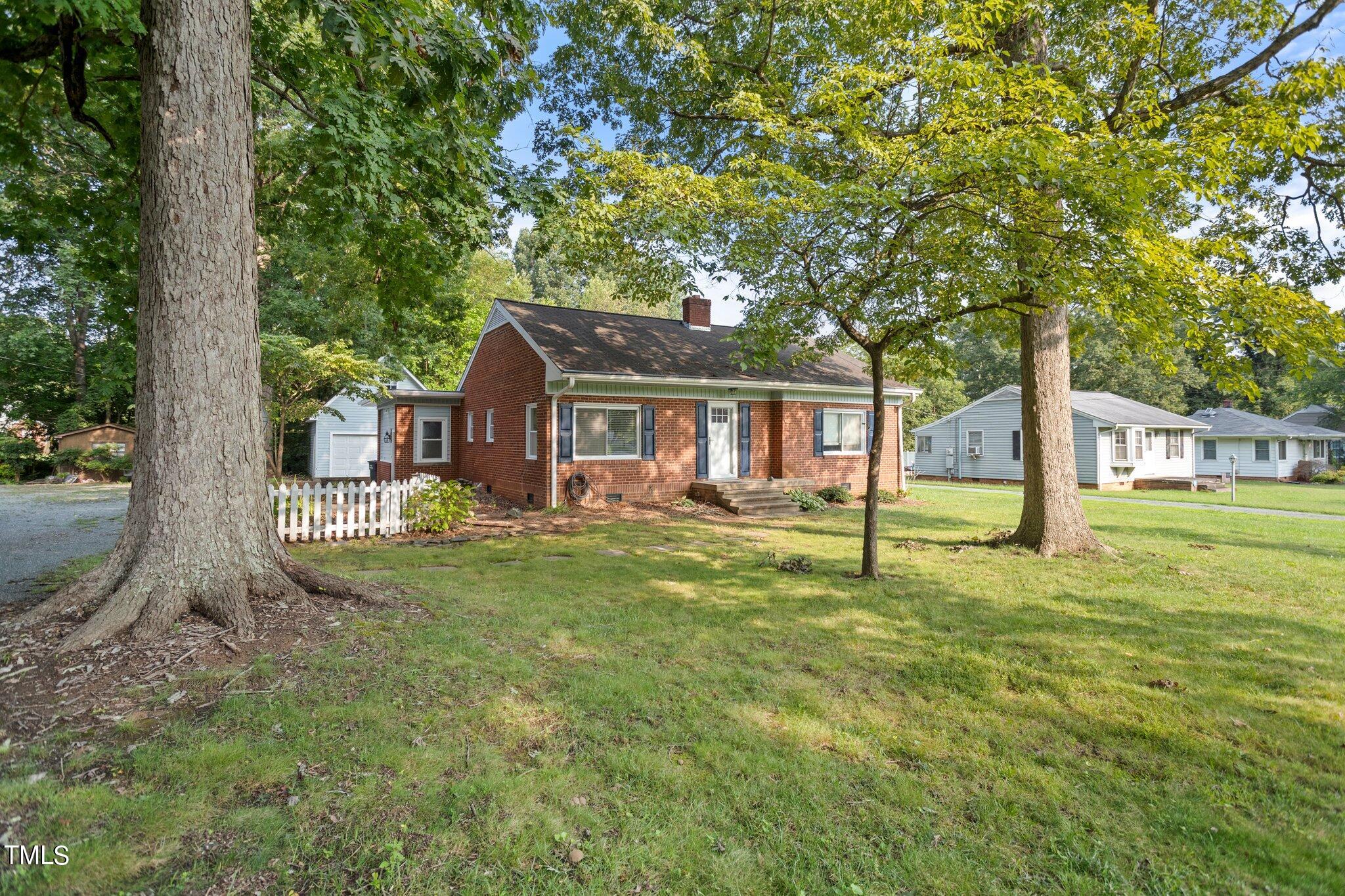 View Burlington, NC 27215 house