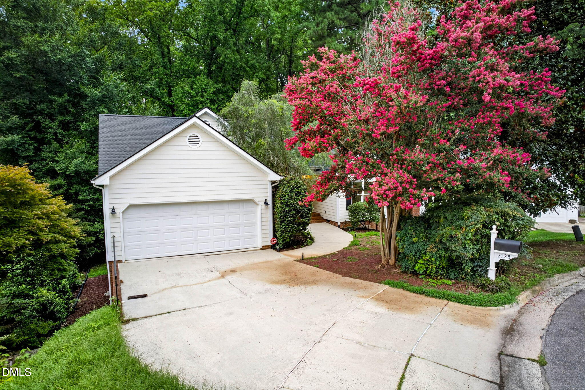2125 Longwood Drive
