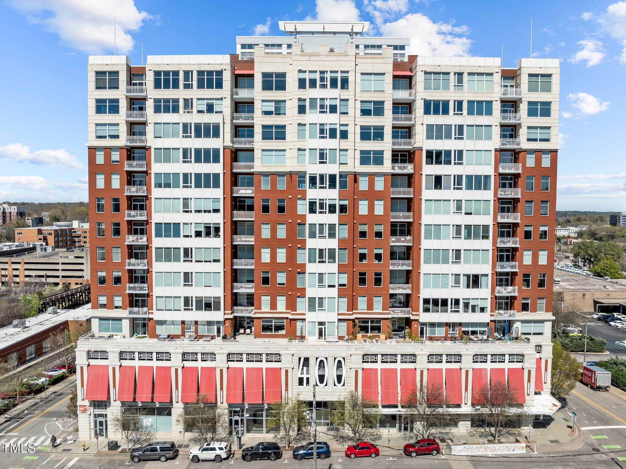 400 W North Street 900