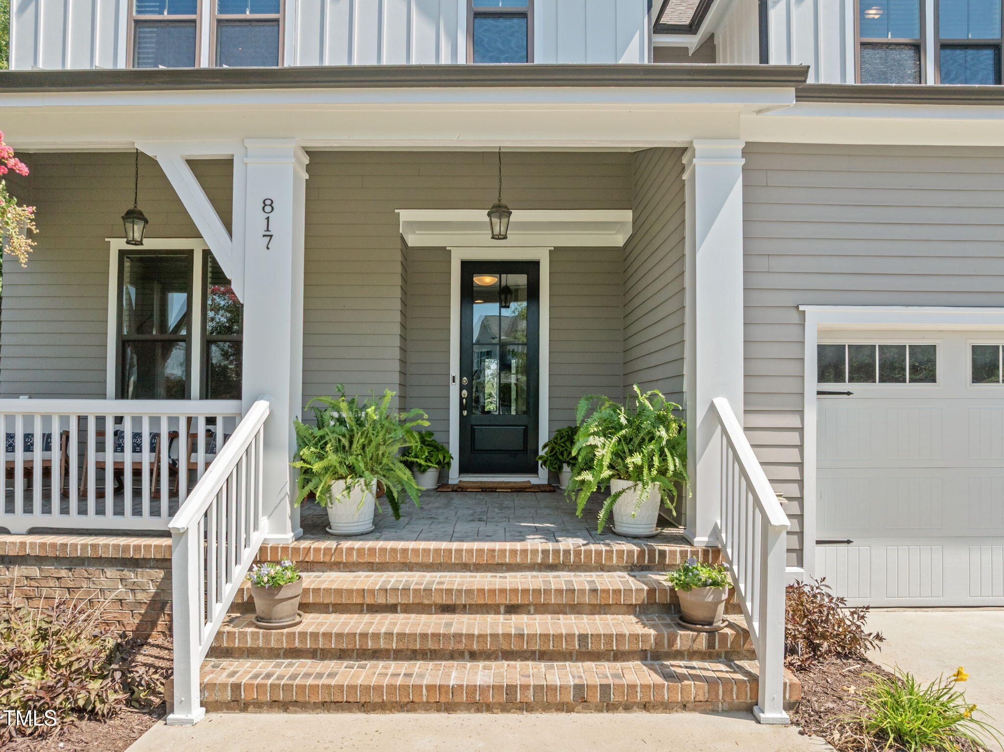 817 Rambling Oaks Lane