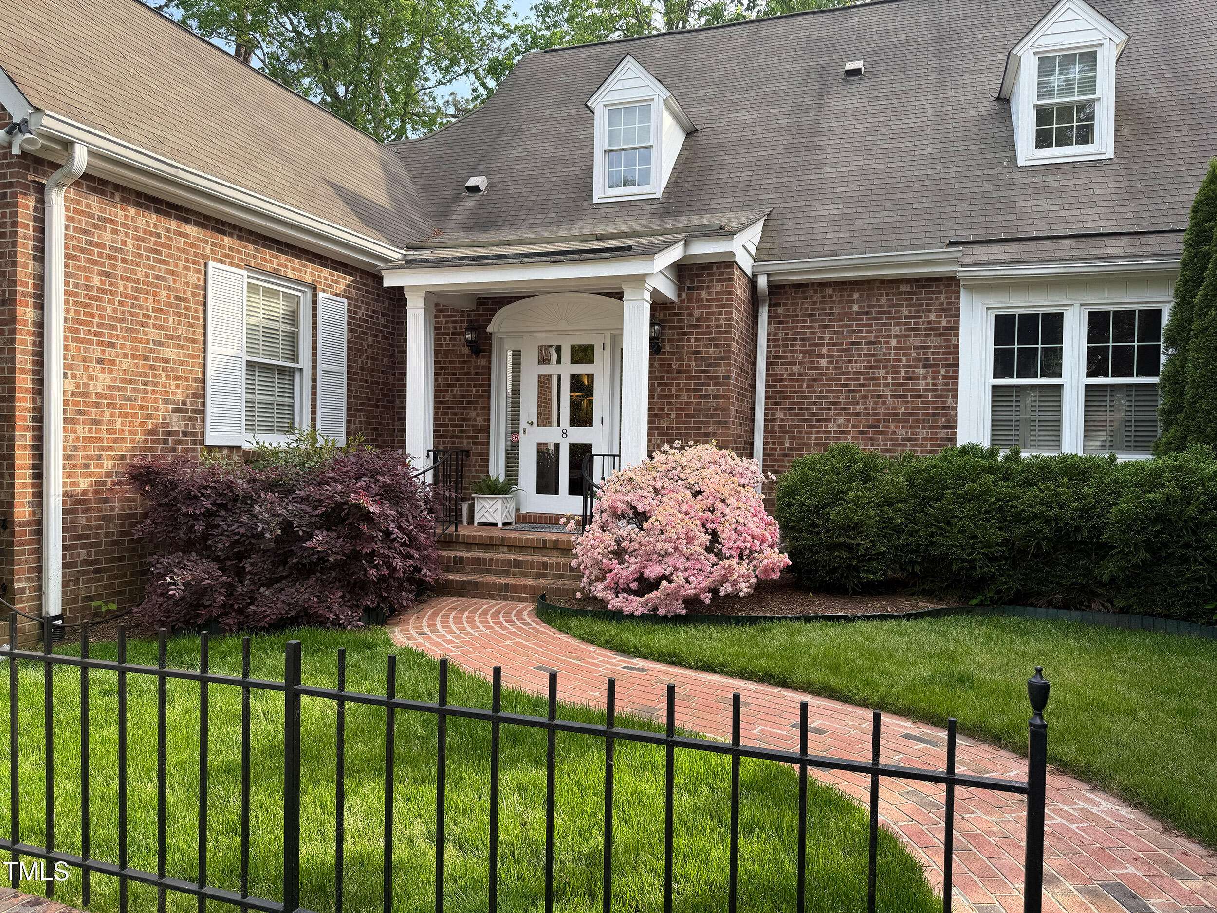 8 Greenside Court
