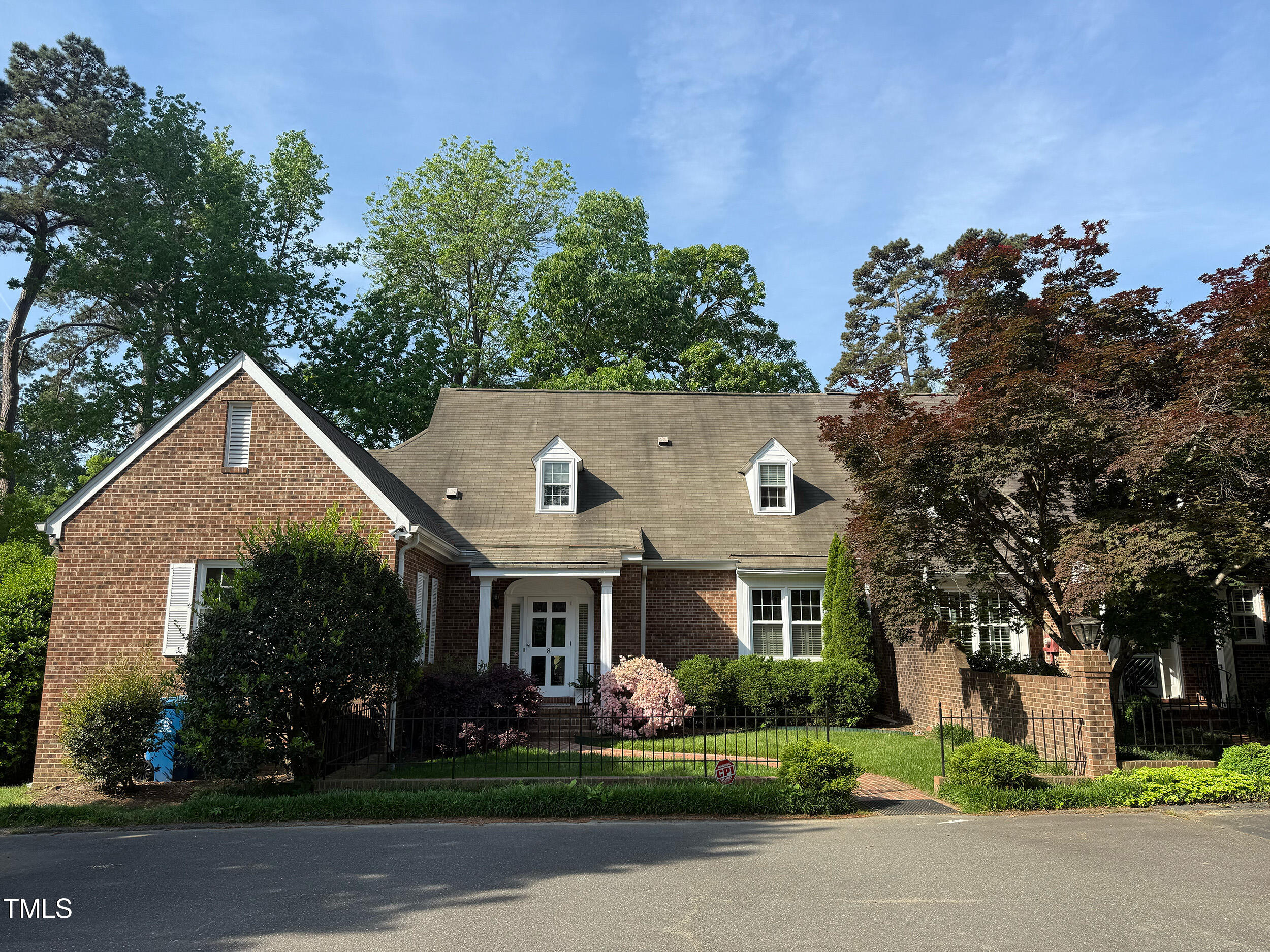8 Greenside Court