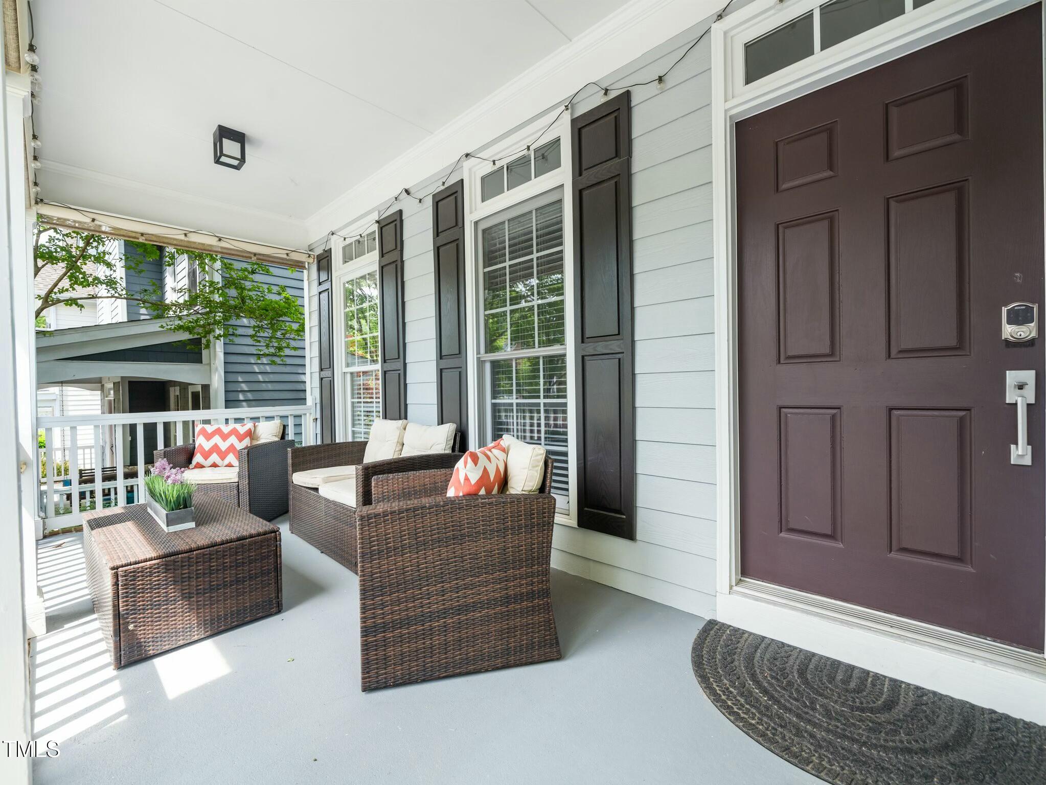 915 Edgewater Circle