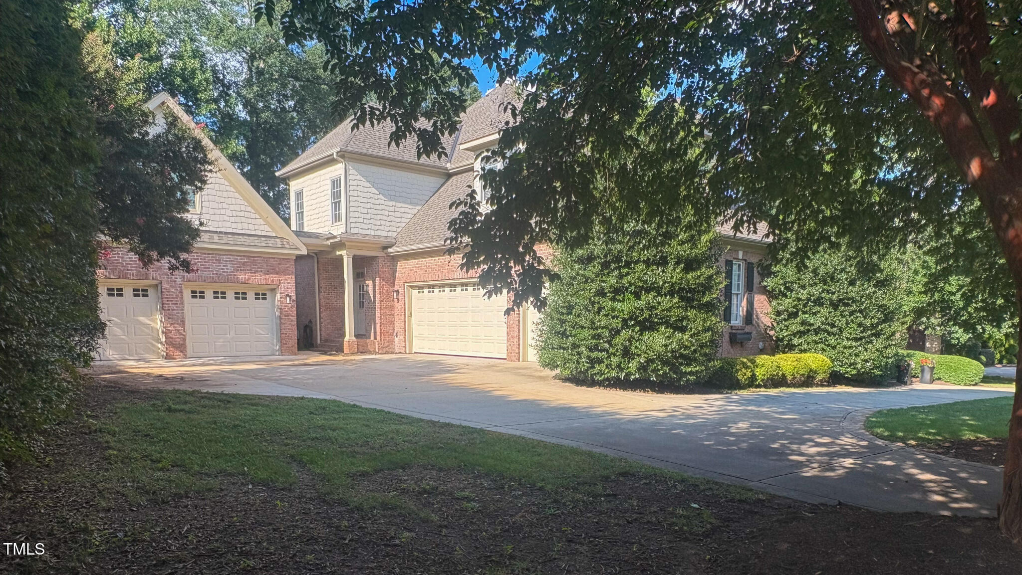 2611 Village Manor Way