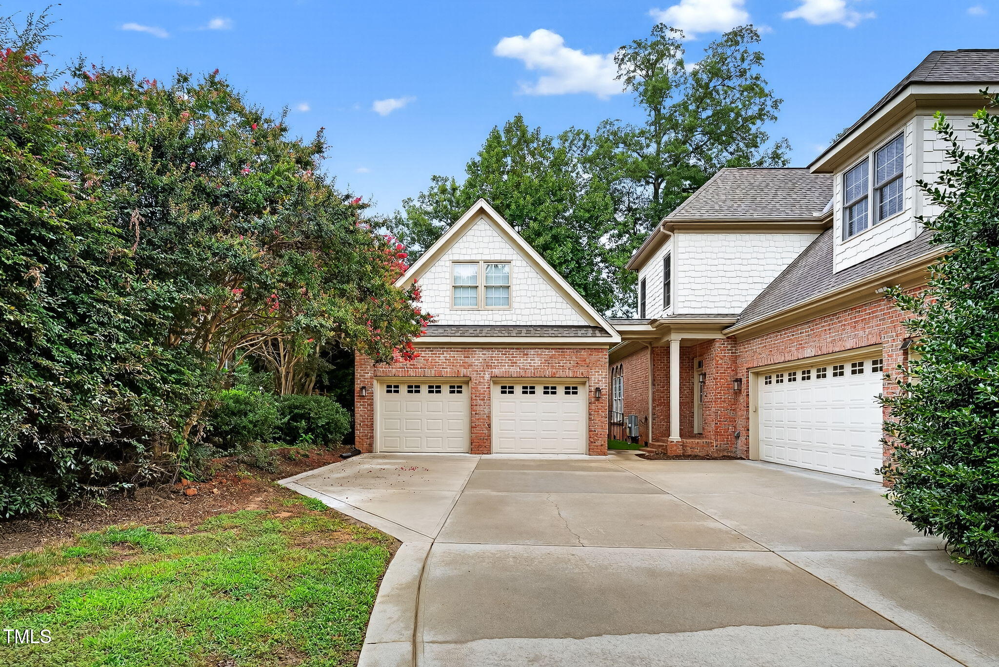 2611 Village Manor Way