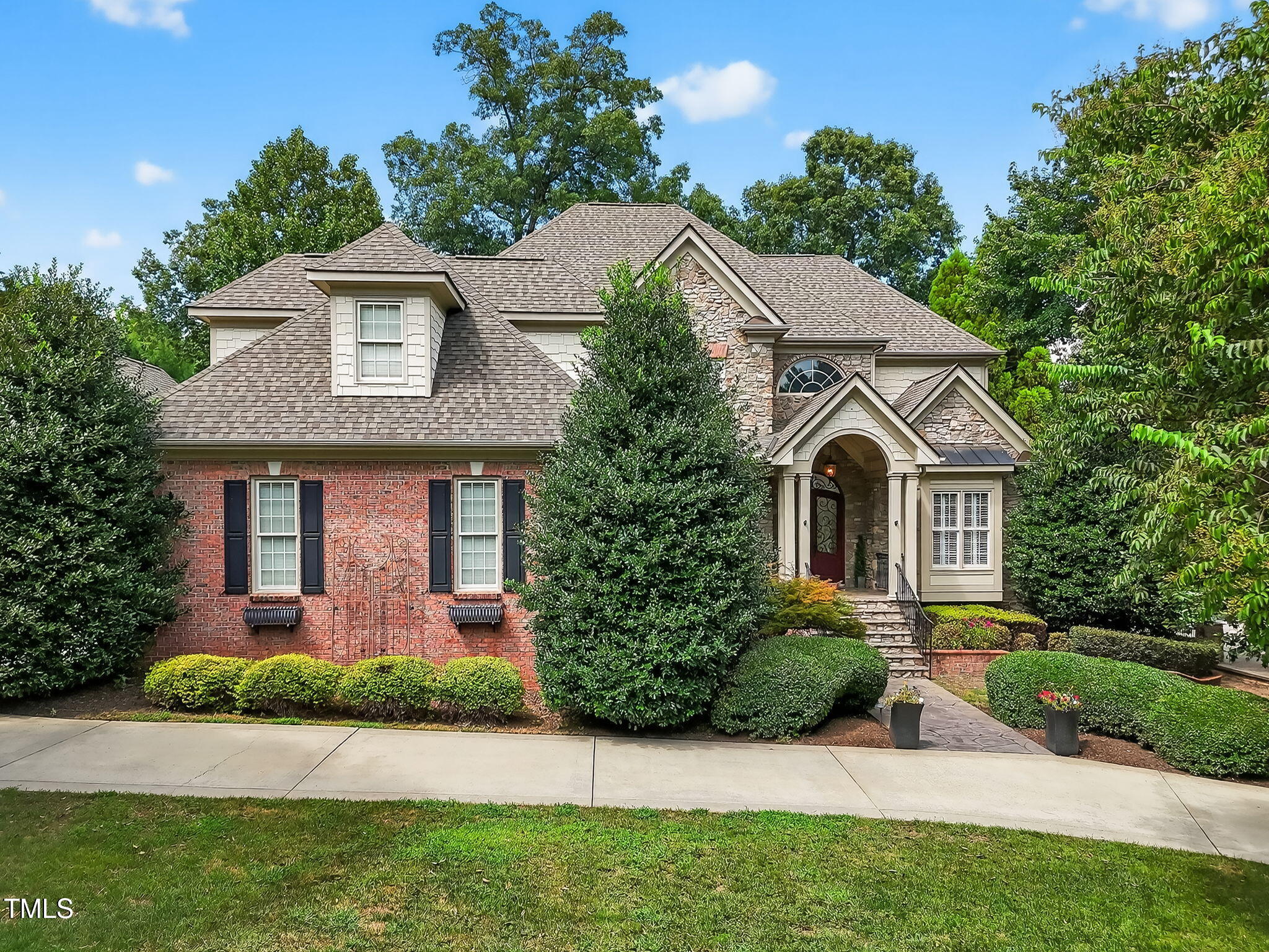 2611 Village Manor Way