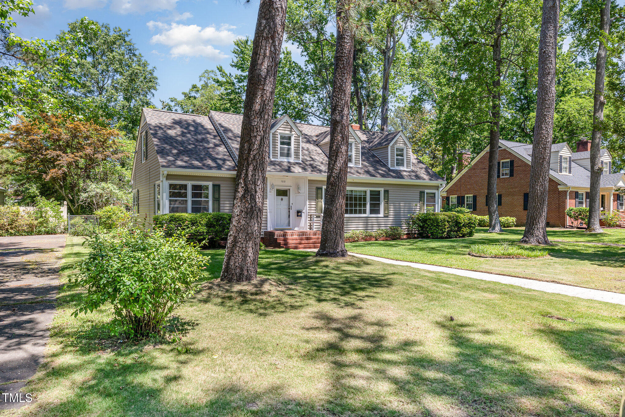 103 E Meadowbrook Drive