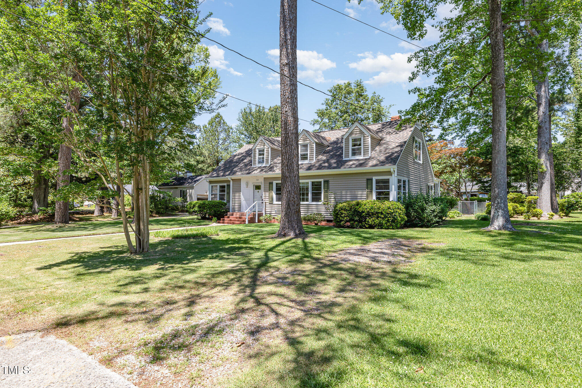 103 E Meadowbrook Drive